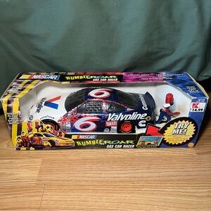 VTG 1997 ToyBiz Rumble N' Roar Gas Can Racer Mark Martin #6 Valvoline NASCAR NIB